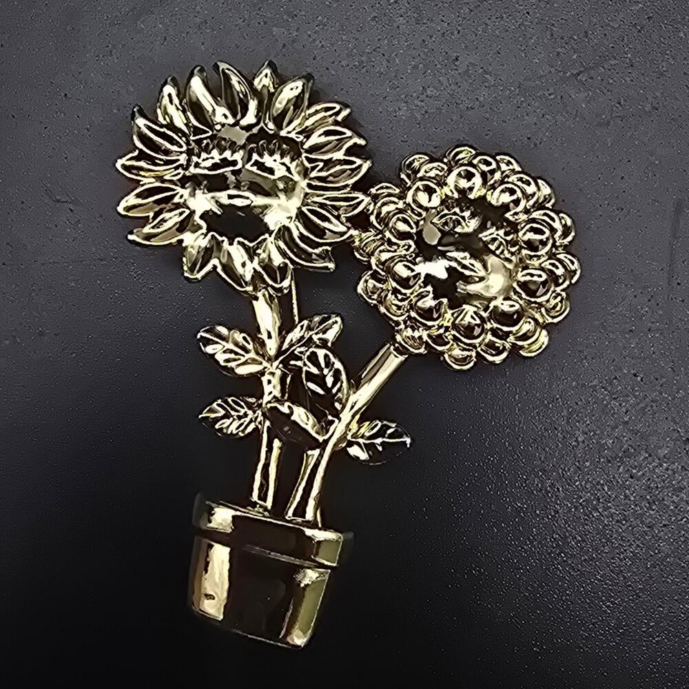 Gold Tone Smiley Face Flower Brooch Anthropomorphic Spring Gardening